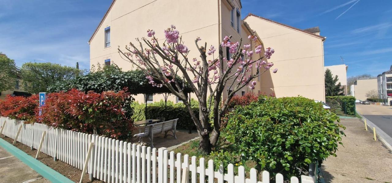 Kyriad Direct Arpajon Exterior foto