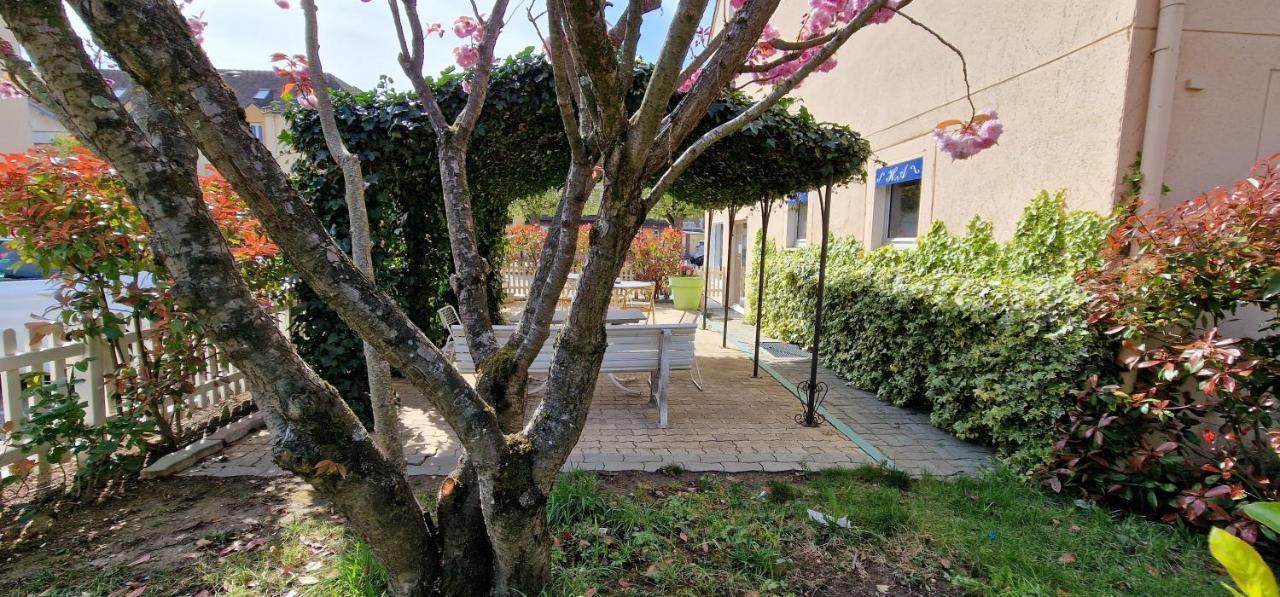 Kyriad Direct Arpajon Exterior foto
