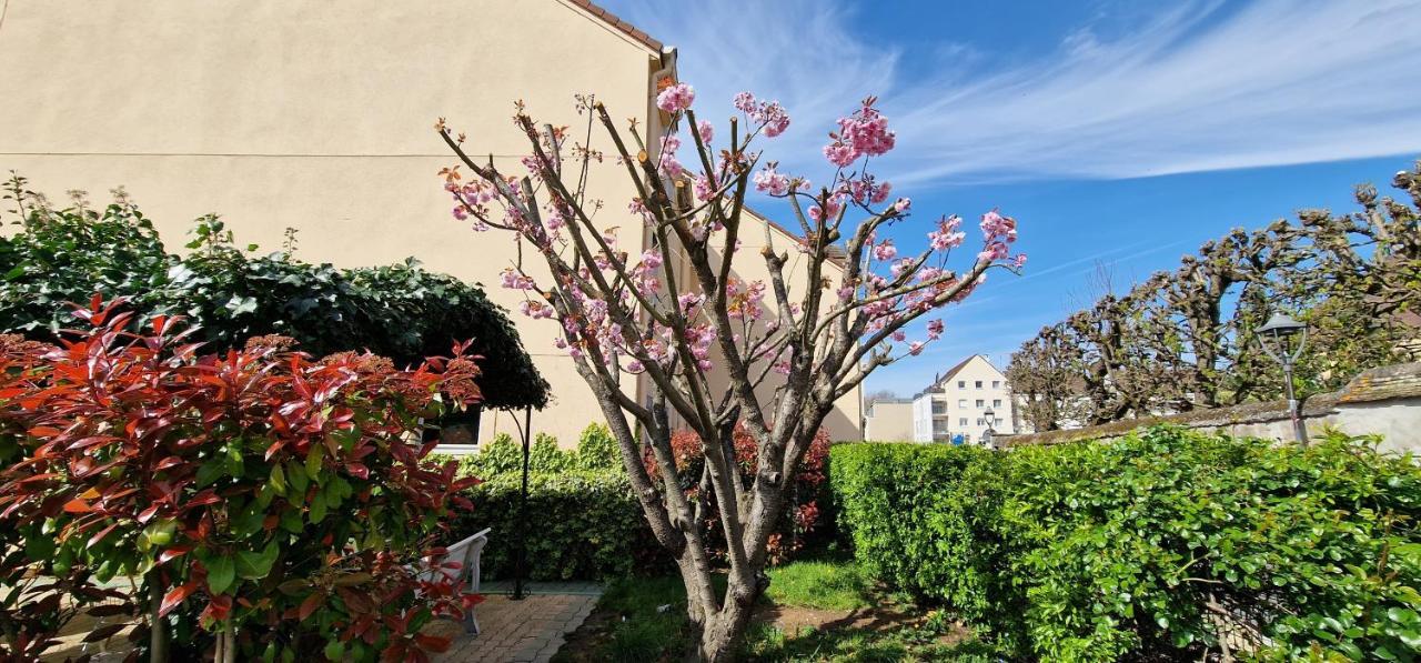 Kyriad Direct Arpajon Exterior foto